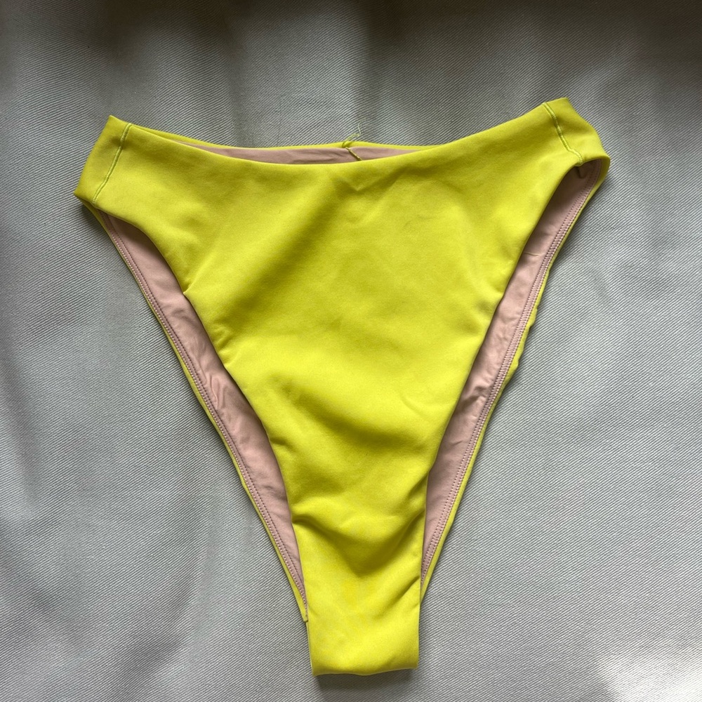 Left on Friday Throwback Bottom in Sour (Chartreuse) M